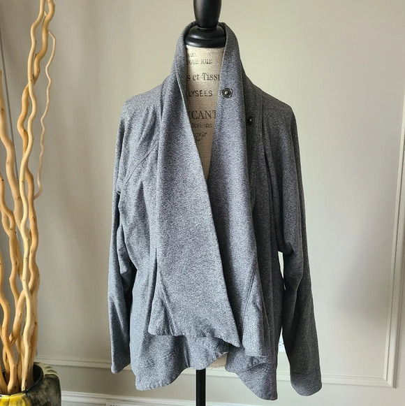 Lululemon Athletica gray snap buttons wrap cardigan sz.6 women's - Picture 6 of 9